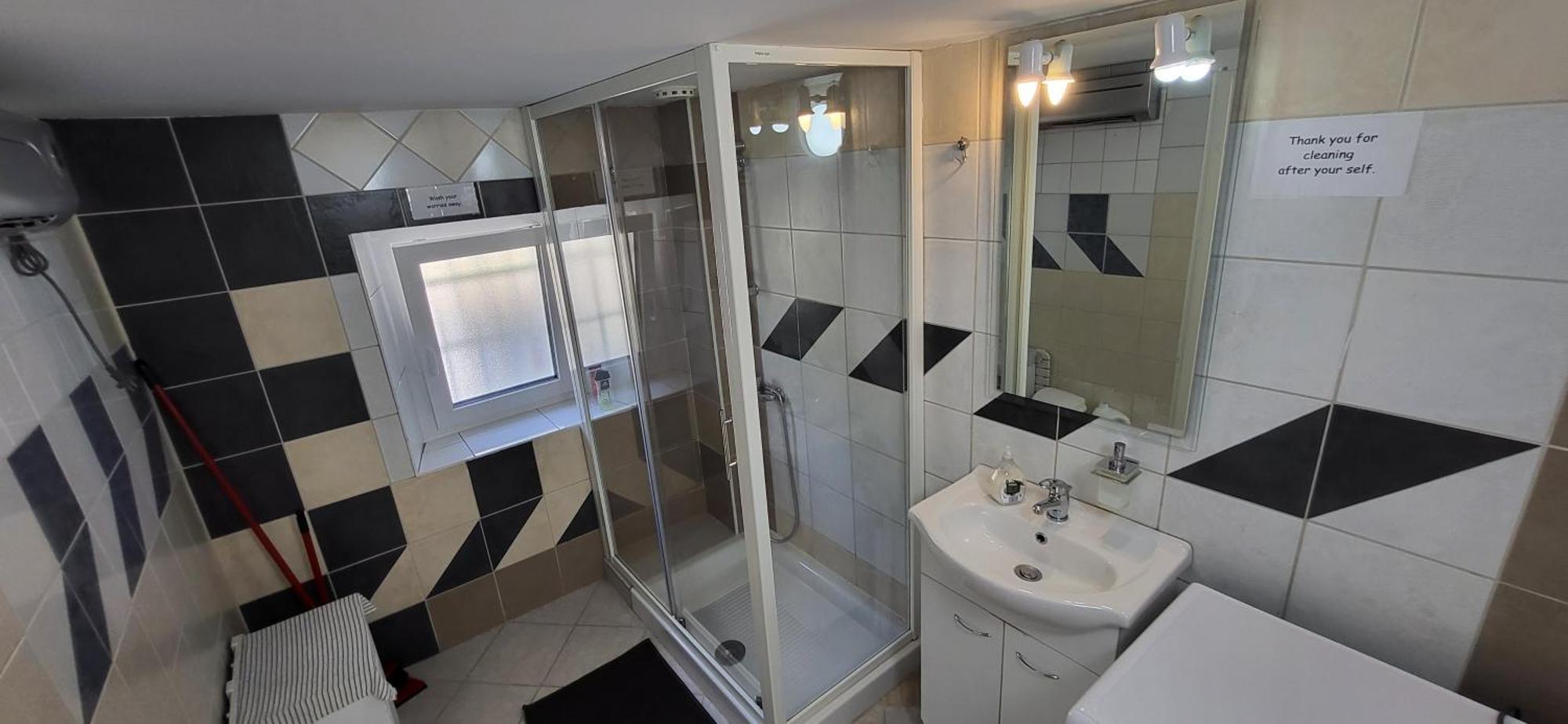Lesce Hostel Εξωτερικό φωτογραφία